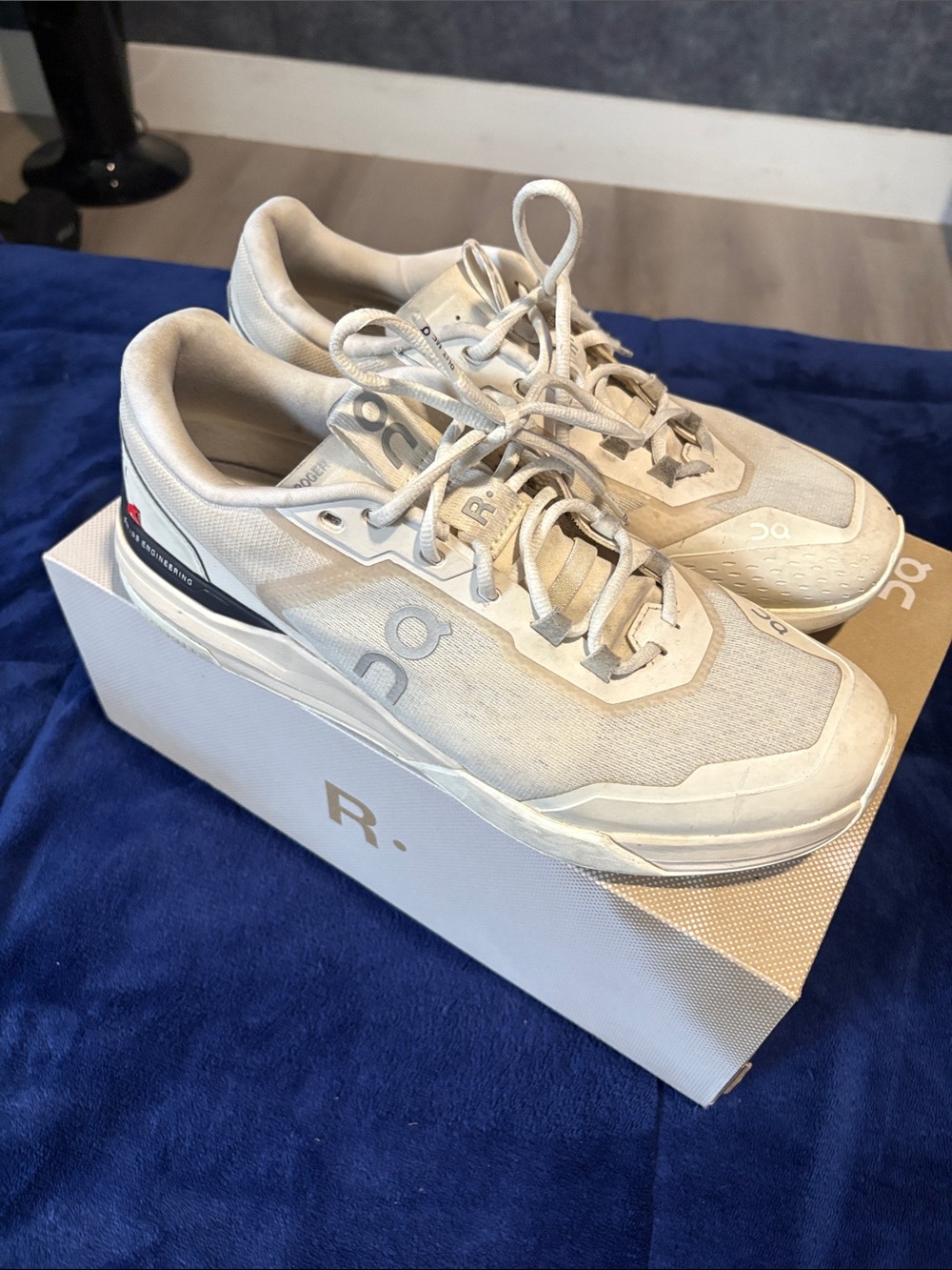 On Running Men's White/Light Gray Road Running Shoes